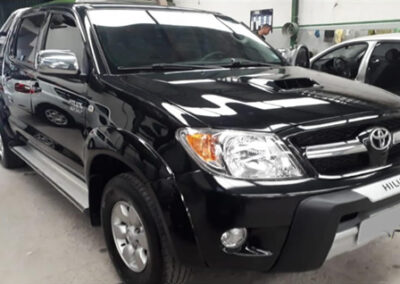 Hilux reformada com os danos estruturais totalmente mascarados